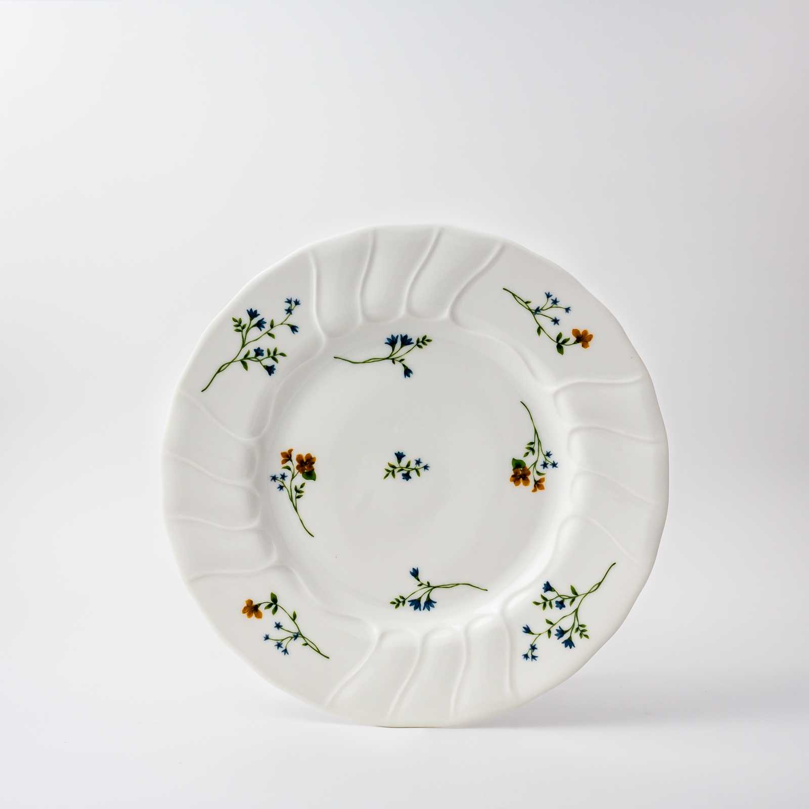 Round plate 26cm – Luxembourg – Wild flowers